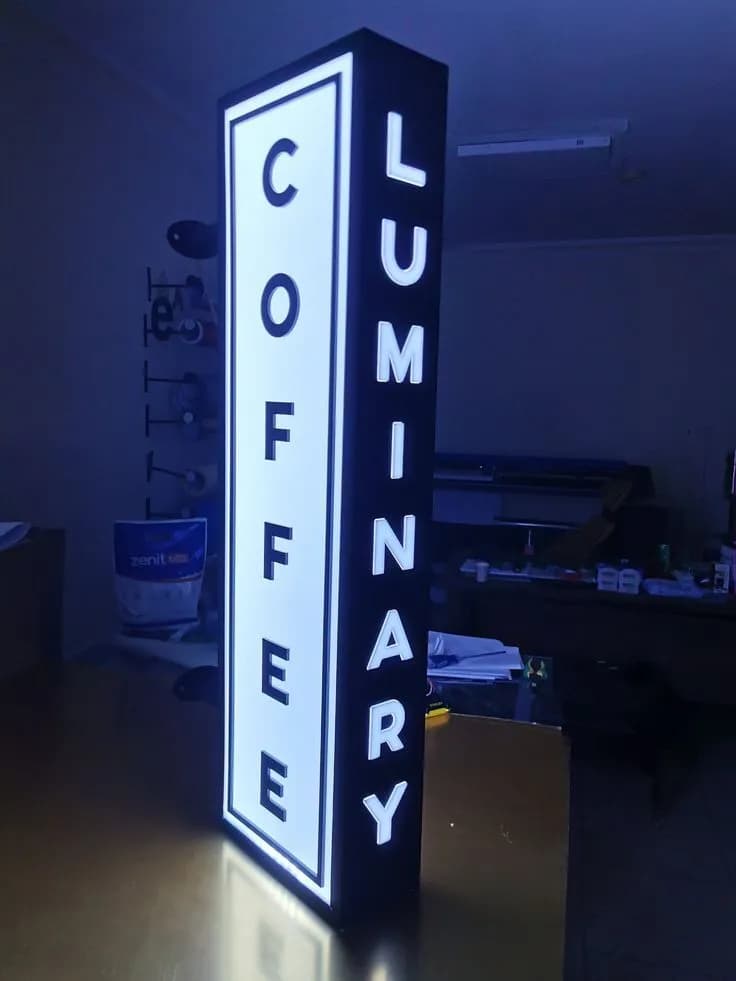 Box Sign / Sign Cabinet thumbnail 2