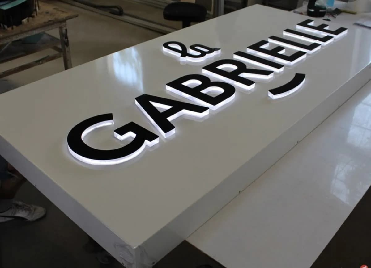 Combination-Lit Channel Letters thumbnail 3